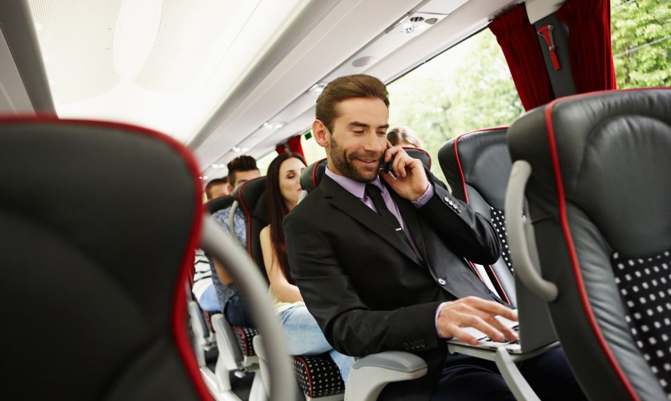 Vis daugiau verslo klientu kelionems taip pat renkasi autobusus