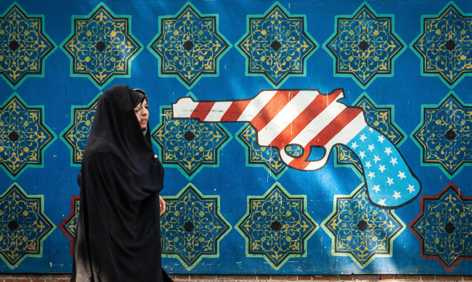 Grafitis šalia buvusios JAV ambasados Teherane