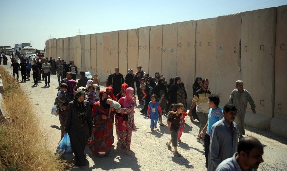 Baimindamiesie sunitų islamistų Irake žmonės bėga iš savo namų