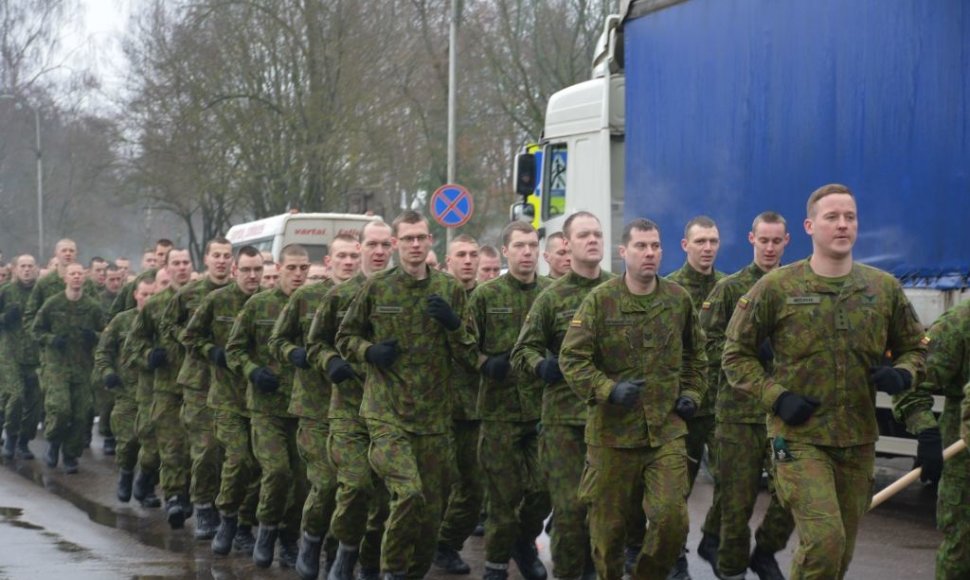 Į atsargą išlydima apie 130 tarnybą Birutės ulonų batalione baigusių šauktinių karių