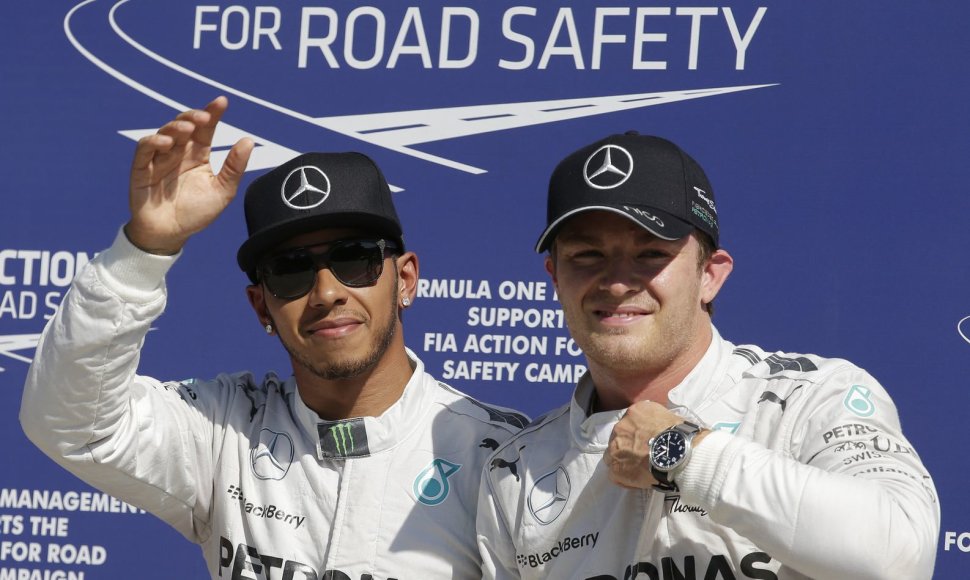 Lewisas Hamiltonas (kairėje) ir Nico Rosbergas