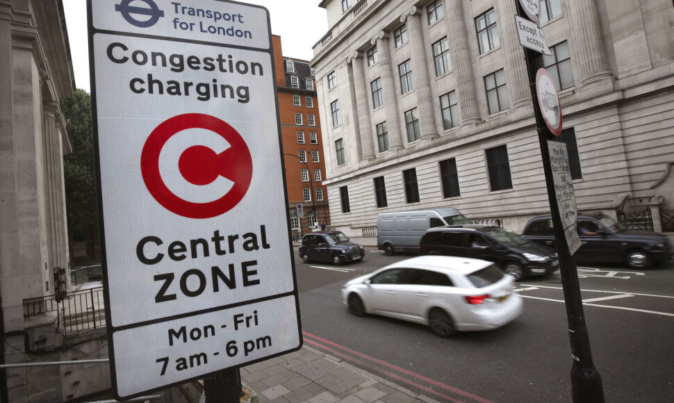 Rinkliava už įvažiavimą į Londono centrą taikoma nuo 2003 metų