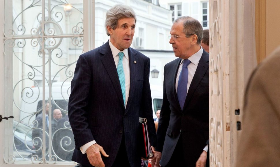 JAV sekretorius Johnas Kerry ir Rusijos užsienio reikalų ministras Sergejus Lavrovas