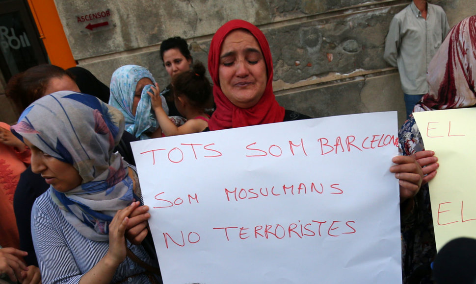Ispanijos musulmonai protestavo prieš teroristų išpuolius.