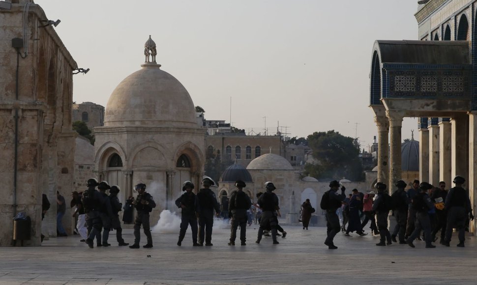  Susirėmimas tarp Izraelio policininkų ir palestiniečių Jeruzalėje
