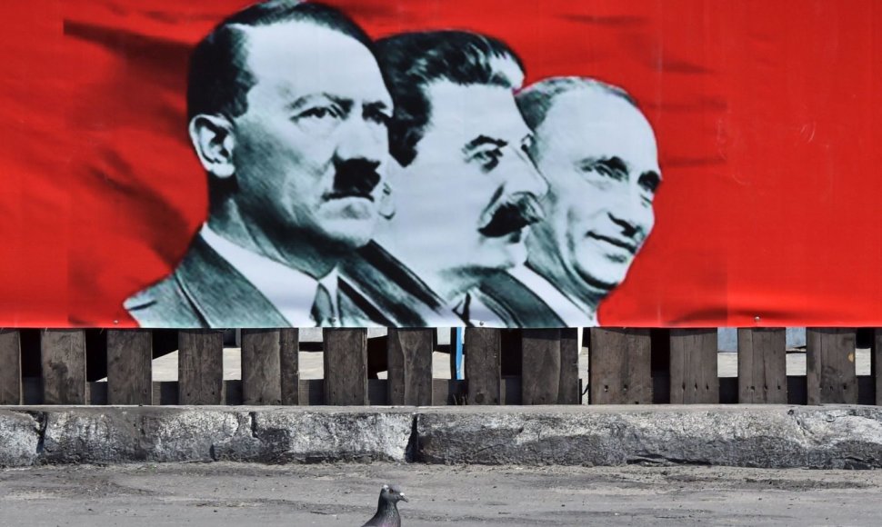 Piešinys Kijeve: A.Hitleris, J.Stalinas, V.Putinas