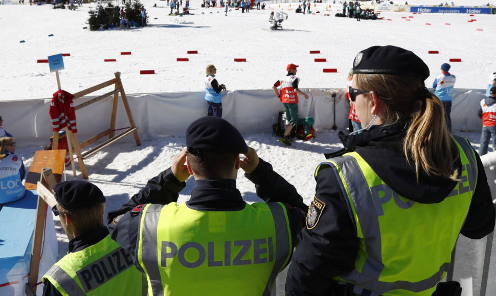 Austrijos ir Vokietijos policijos pajėgos ėmėsi dopingo tyrimo operacijų pasaulio slidinėjimo čempionato metu. 