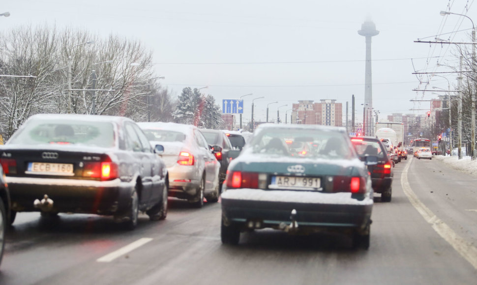 Vilniuje – sudėtingos eismo sąlygos