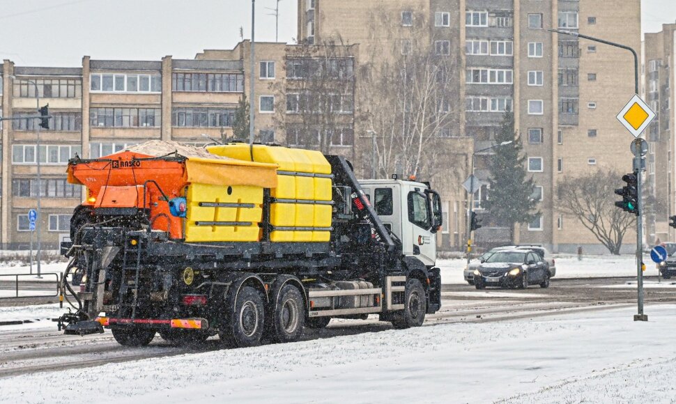 Panevėžio miesto gatvių priežiūra pūgos metu