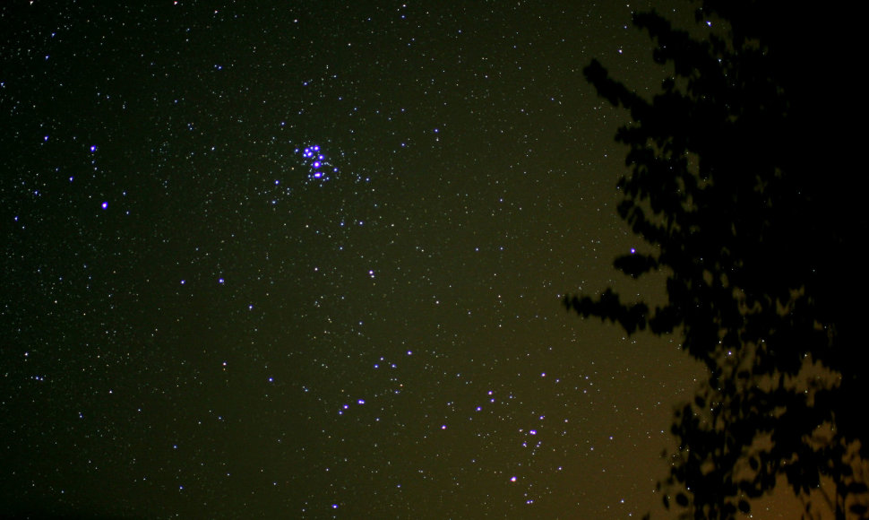 Nr.12. Plika akis Plejadu zvaigzdziu pulkelyje isskiria septynis ryskesnius sviesulius_Astrophoto.com