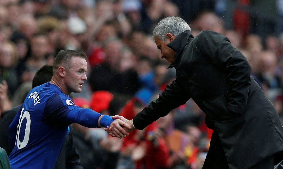Wayne'as Rooney ir Jose Mourinho