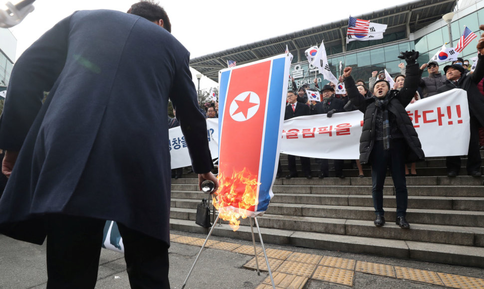 Hyon Song Wol vizito metu sudeginta Šiaurės Korėjos vėliava