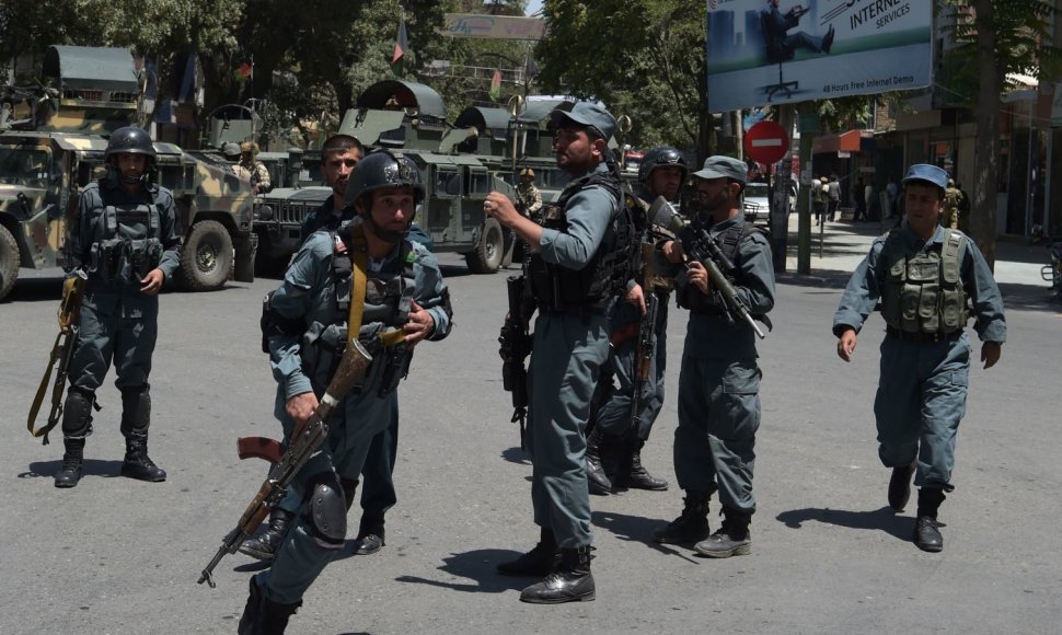 Afganistano pareigūnai įvykio vietoje