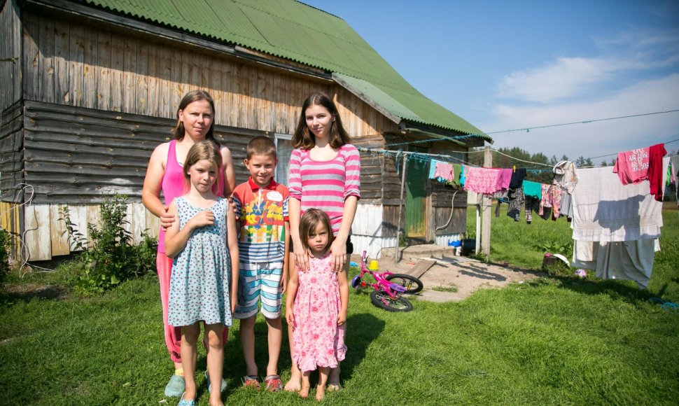 Keturis vaikus Kapčiamiesčio vienkiemyje auginančios Žanetos svajonė tik viena – vanduo namuose