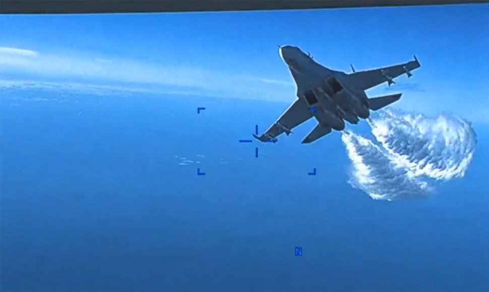 JAV pajėgų naikintuvas virš Juodosios jūros