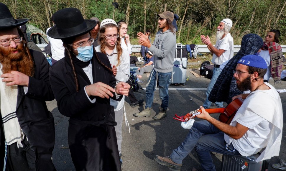 Ukraina dėl koronaviruso neįsileidžia beveik 2 000 žydų chasidų