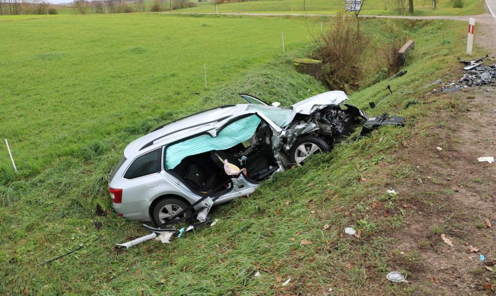 Lenkijoje susidūrė „Opel“ ir „Škoda“ automobiliai