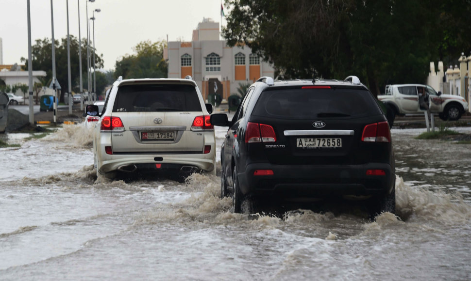 Potvynis Jungtiniuose Arabų Emyratuose