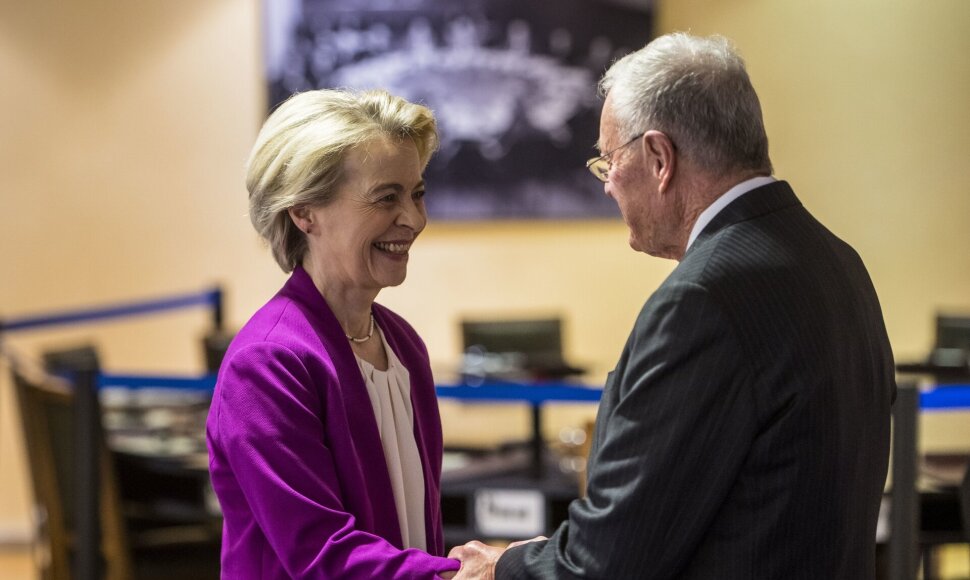 Ursula von der Leyen ir Keithas Kelloggas / Wiktor Dabkowski / ZUMAPRESS.com