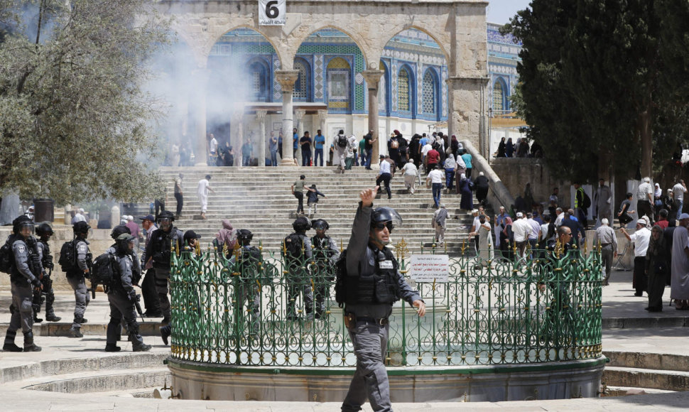 Jeruzalėje kilo susirėmimų tarp Izraelio policijos ir palestiniečių