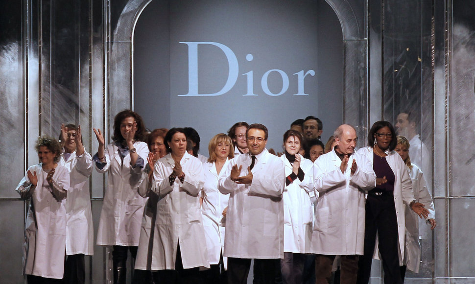 Mados namų „Christian Dior“ darbuotojai