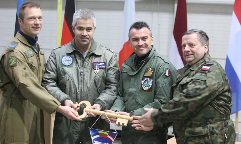 NATO oro policijos misiją Šiauliuose perima Italijos ir Lenkijos kariai