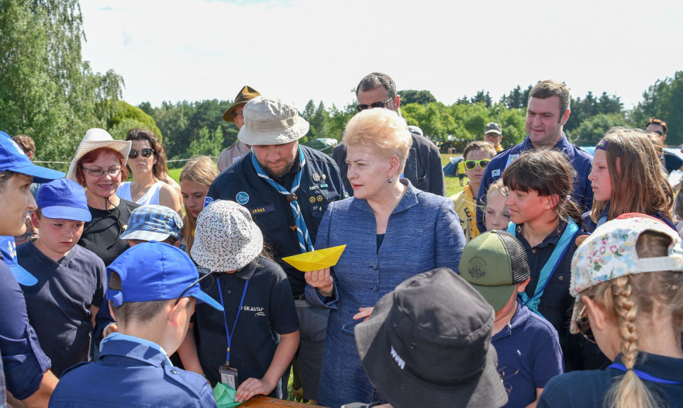 Prezidentė Dalia Grybauskaitė apsilankė tautinėje skautų stovykloje