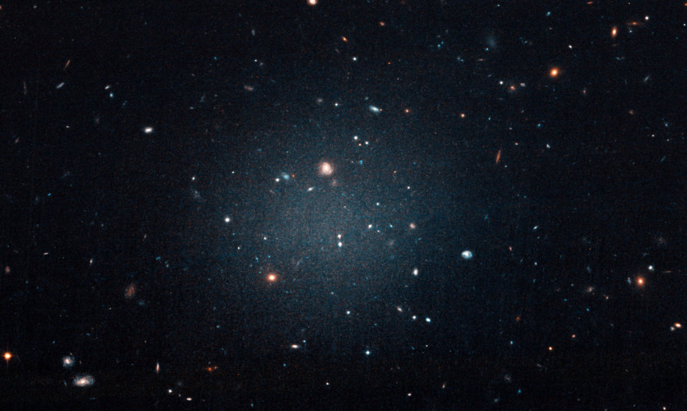 „Neįmanoma“ galaktika NGC1052-DF2