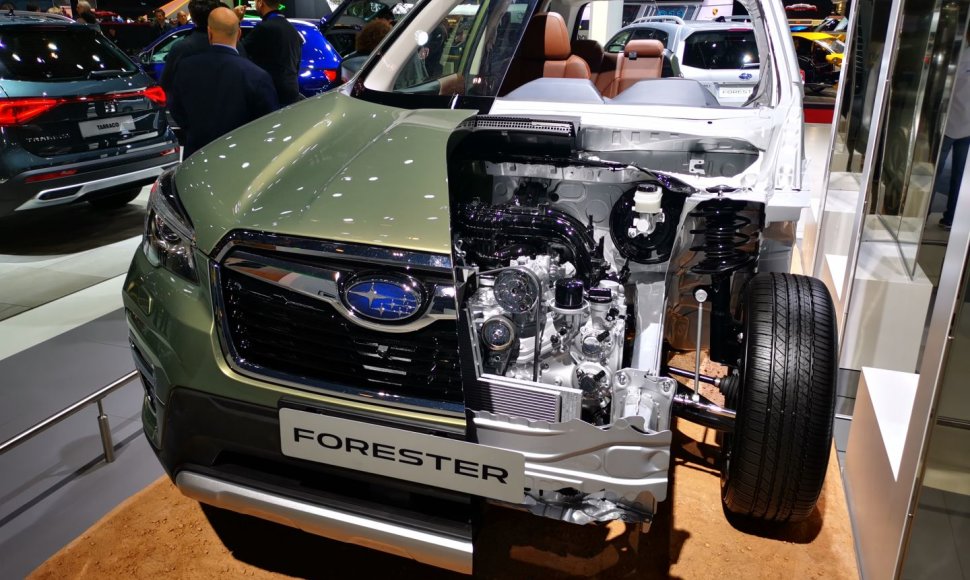 „Subaru Forester“ ir „e-BOXER“ variklio premjera Ženevos automobilių parodoje