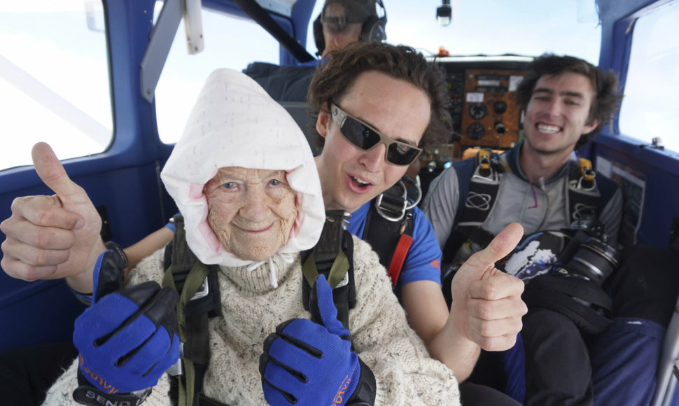 Irene O'Shea šuolis su parašiutu