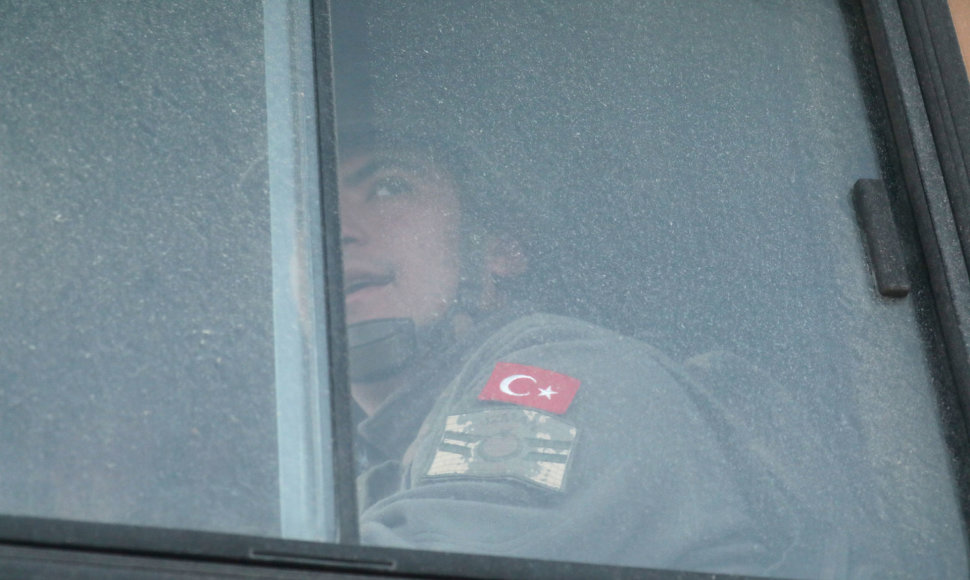 Turkija toliau perkelia savo pajėgas į Idlibą