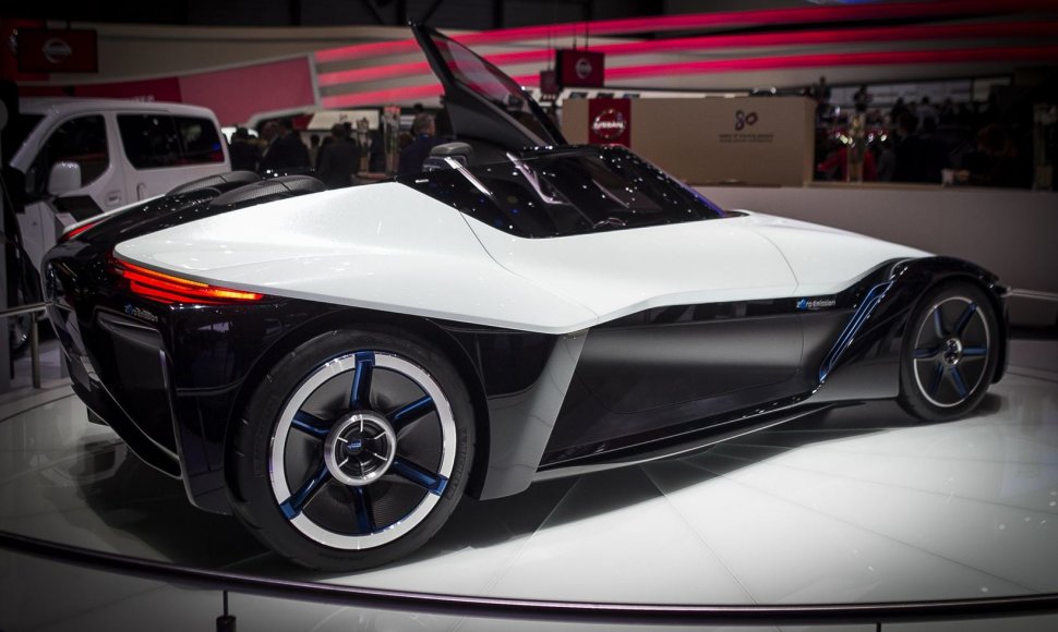 „Nissan BladeGlider“ konceptas Ženevoje