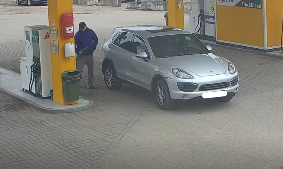 Vagystės iš Kauno degalinės tyrime ieškomas vyras