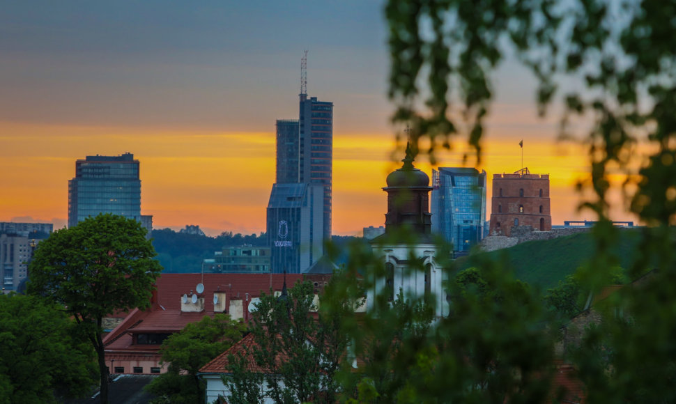 Auksinis vakaras žaliame Vilniuje