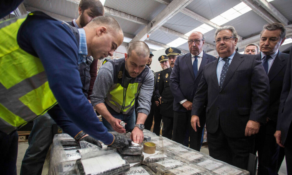 Ispanijos policija konfiskavo beveik devynias tonas kokaino, paslėpto bananų siuntoje