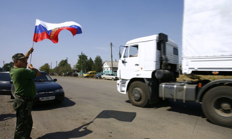 Rusijos „humanitarinės pagalbos“ sunkvežimiai be leidimo įvažiavo į Ukrainos teritoriją.