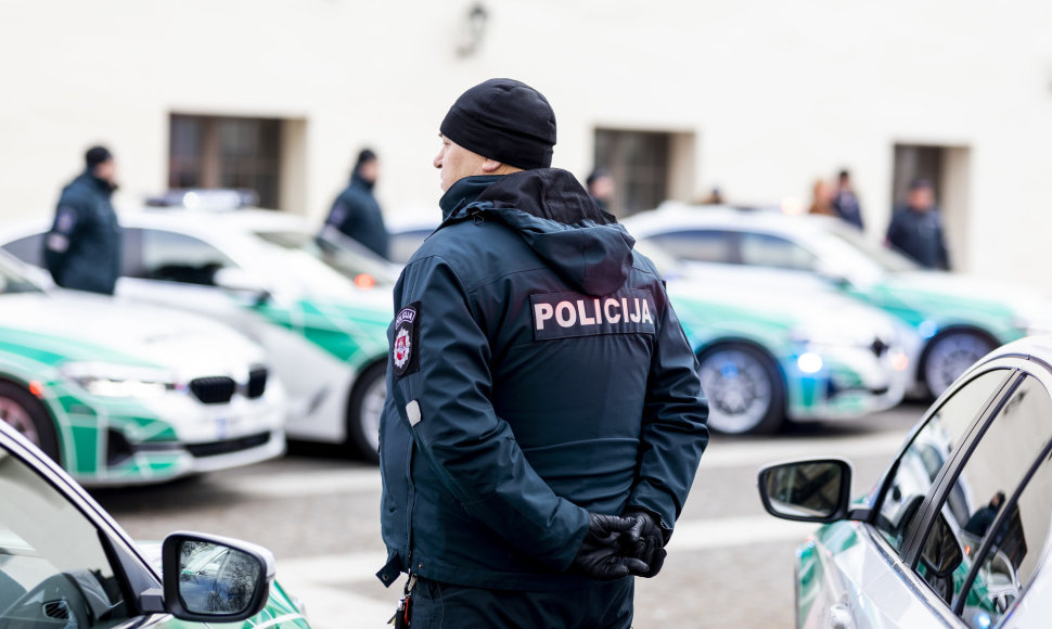 NATO viršūnių susitikimui policijos įsigytų automobilių perdavimo ceremonija