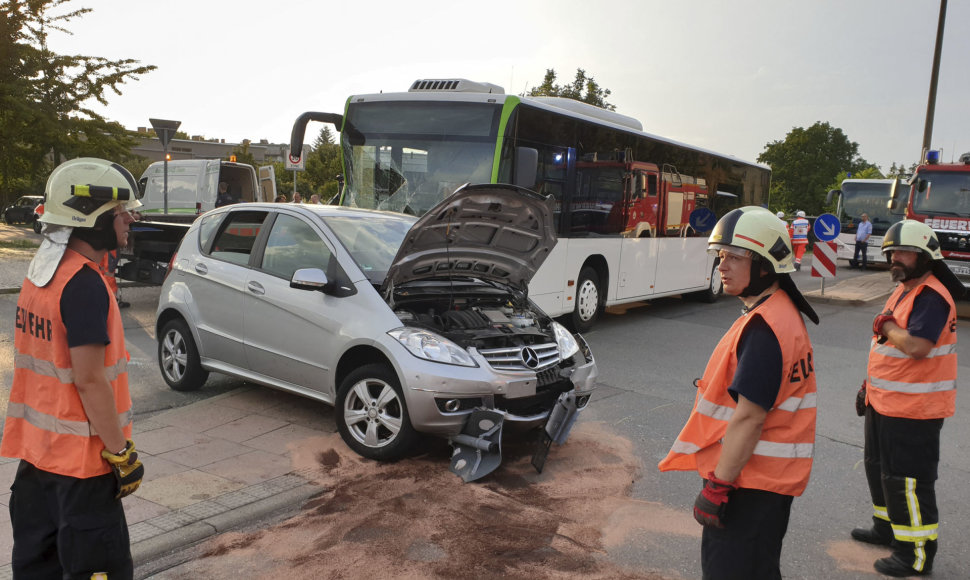 Vokietijoje per autobuso avariją nukentėjo 30 žmonių