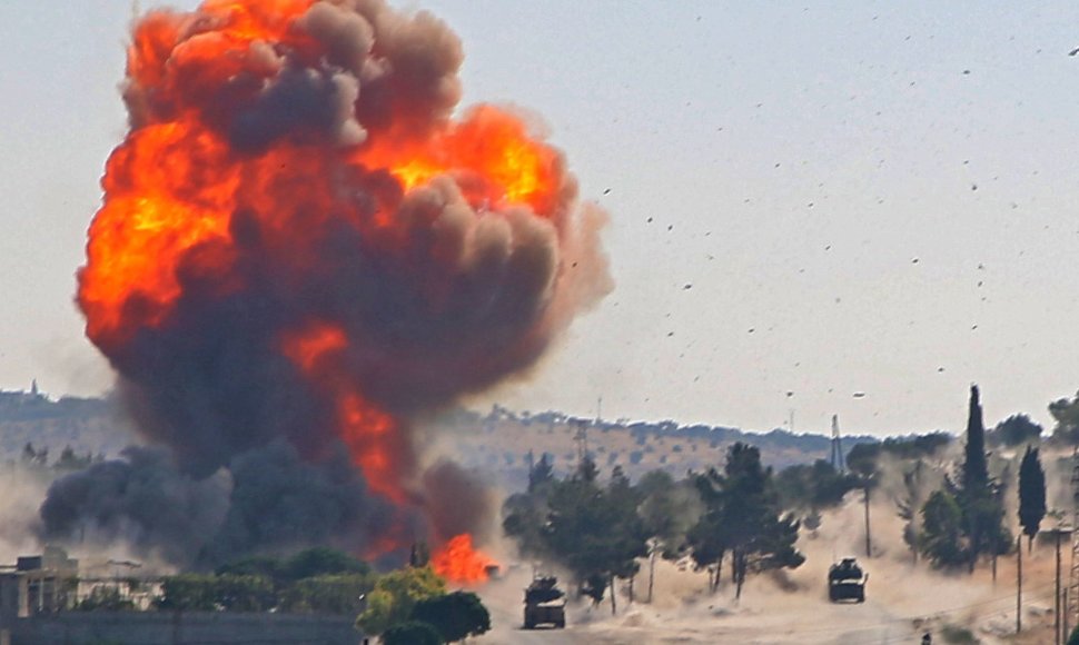 Sirijoje prie Turkijos ir Rusijos pajėgų patrulio sprogus bombai sužeisti keli kariai