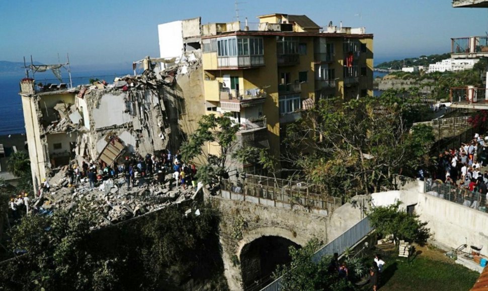Italijoje sugriuvo daugiabutis