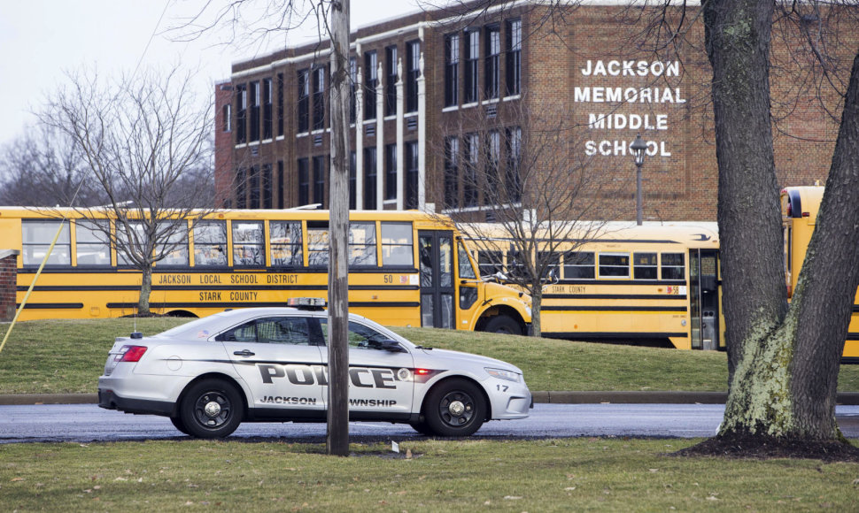 Ohajo mokykloje per incidentą su šaunamuoju ginklu sužeistas septintokas