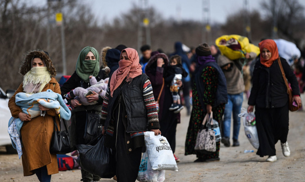 Migrantai Turkijoje prie sienos su Graikija