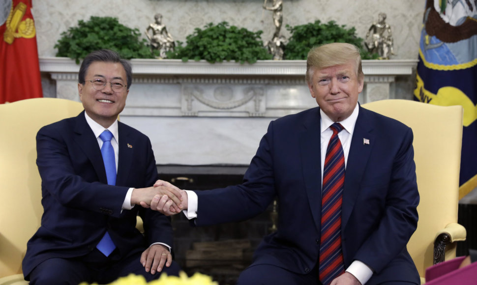 Moon Jae-inas ir Donaldas Trumpas