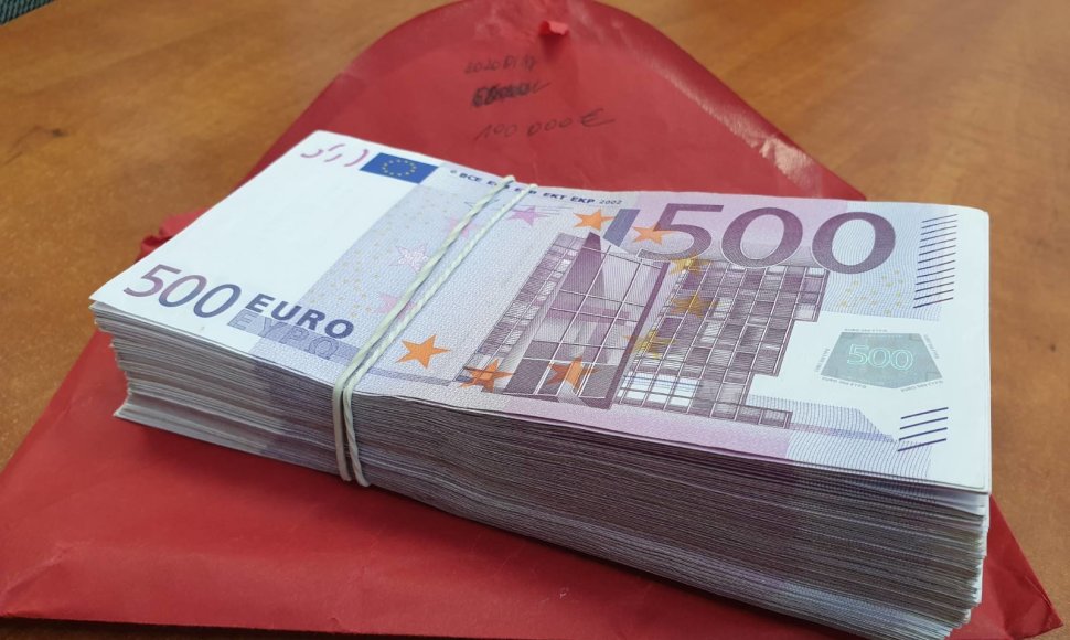 FNTT pričiupo kompiuterinės technikos prekeivį, su svetima kortele išsigryninusį per 800 tūkst. eurų