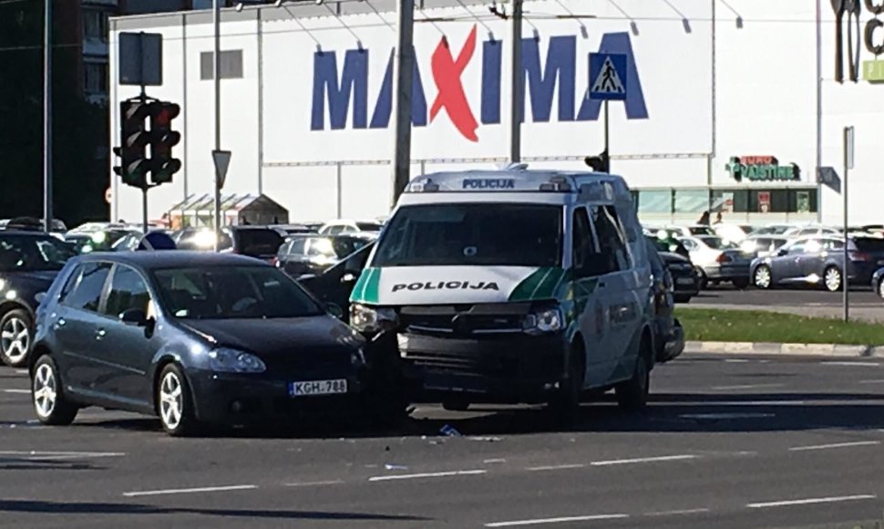 Policijos automobilio avarija