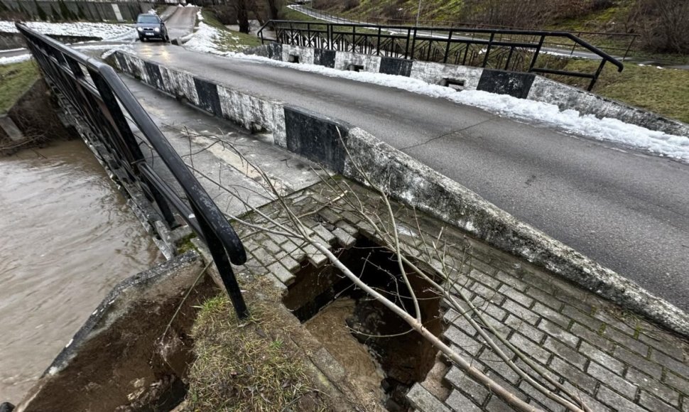 Tiltas per Imsrę uždarytas