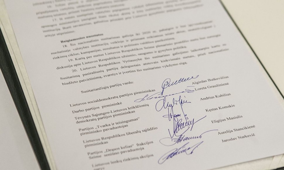 Partijos pasirašė susitarimą didinti kariuomenės finansavimą.