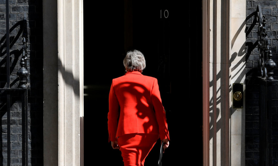Theresa May paskelbė apie atsistatydinimą