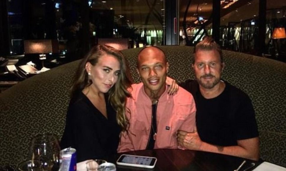 Chloe Green ir Jeremy Meeksas su savo vadybininku