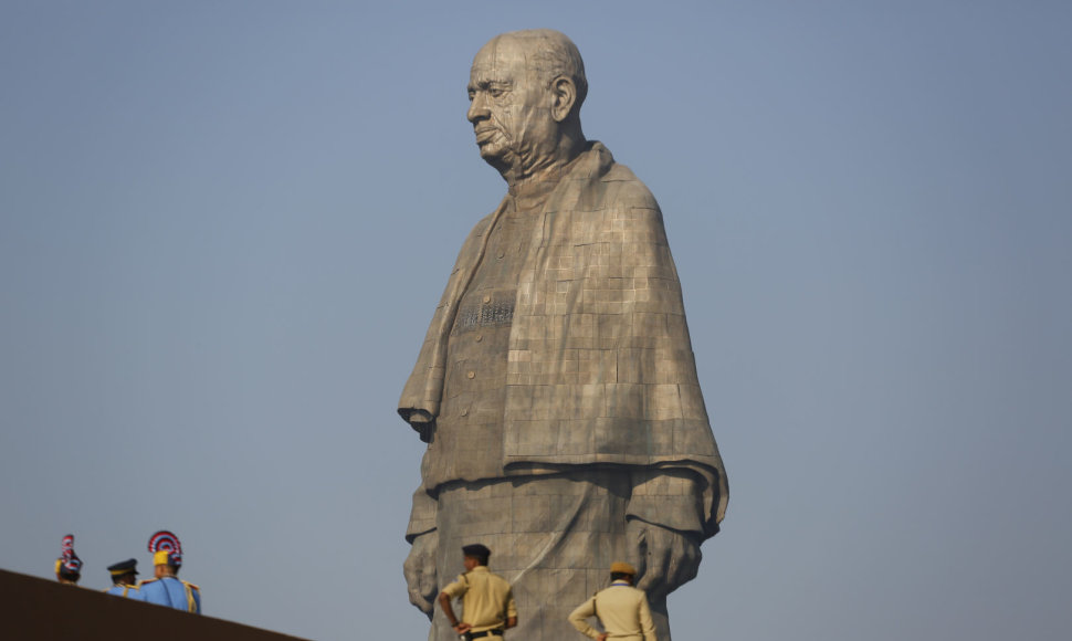 Indijoje atidengta šalies nepriklausomybės lyderio ir pirmajo vidaus reikalų ministro sardaro (vado) Vallabbhos Patelio statula